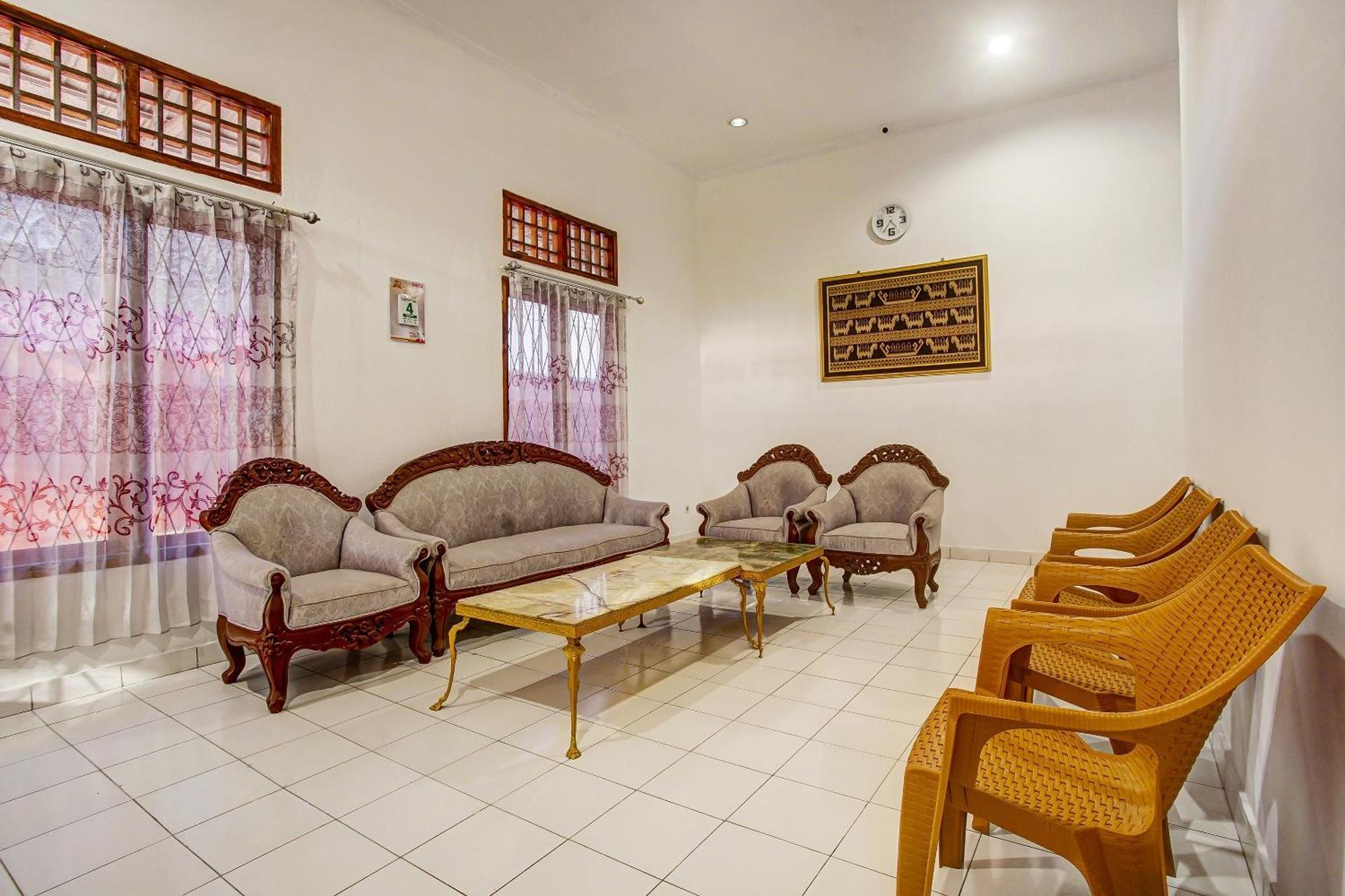 Super Oyo 91055 Homestay Syariah Bandar Lampung Exteriör bild